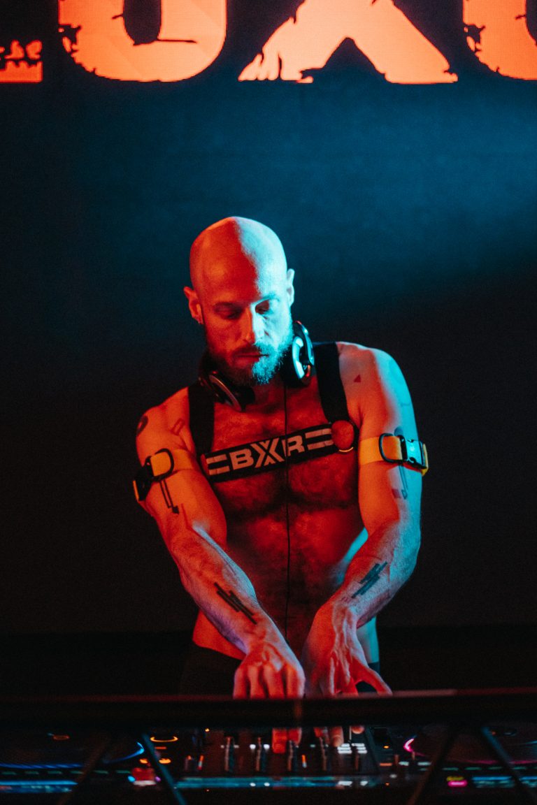DJ